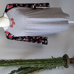 LuLaRoe Randy gray raglan tee with black floral 3/4 length sleeves NWT